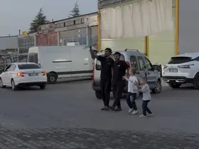 Tamir atölyesinde ‘halay’ molası
