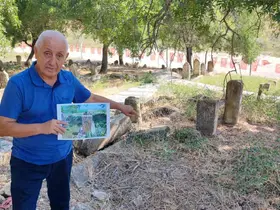 Tarihi mezarlıktaki ok işaretli mezar taşı çalındı
