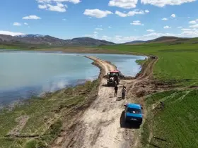 Tarım arazileri sular altında kaldı, 30 hane ile ulaşım kesildi
