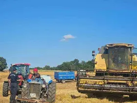 Tarla yangınlarına karşı biçerdöver operatörleri bilgilendirildi
