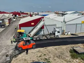 Tarsus’ta asfalt ve park yenileme çalışmaları sürüyor
