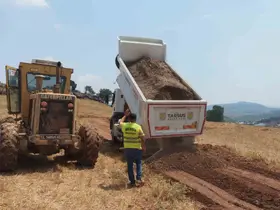 Tarsus’ta kırsal mahallelerin yolları yenileniyor
