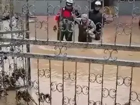 Taşkında mahsur kalanlar böyle kurtarıldı
