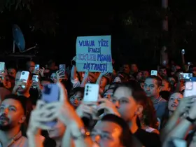 Tavas Zeybek Festivalinde Merve Özbey coşkusu yaşandı
