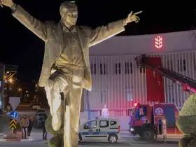 Tavas’ın her noktası bayraklarla donatıldı
