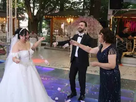 Tayvanlı eşi ile İrlanda’da başlayan aşkı Eskişehir’de çiftetelli oynadıkları düğünle taçlandı
