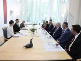 TBMM Başkanı Kurtulmuş, Finlandiya Cumhurbaşkanı Stubb ile görüştü
