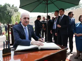 TBMM Başkanı Kurtulmuş, Pakistan’ın milli şairi Muhammed İkbal’in kabrini ziyaret etti