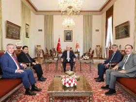 TBMM Başkanı Kurtulmuş, Yeni Yol Partisi heyetiyle görüştü
