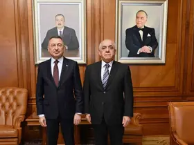 TBMM Dışişleri Komisyonu Başkanı Oktay, Azerbaycan Başbakanı Asadov ile bir araya geldi

