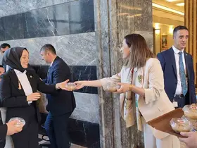 TBMM’de aşure dağıtıldı
