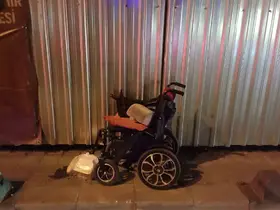 Tekerlekli sandalyesiyle karşıya geçerken otomobilin çarptığı engelli vatandaş hayatını kaybetti
