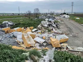 Tekirdağ’da kamyon kamyon atık döküldü
