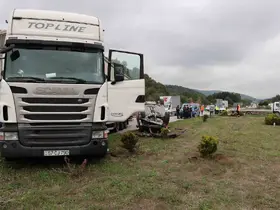 Tır ile otomobil çarpıştı: 1 yaralı
