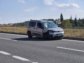 Tıra arkadan çarpan hafif ticari aracın sürücüsü yaralandı
