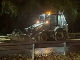 Tokat-Sivas kara yolu yaşanan taşkın nedeniyle kısa süreli trafiğe kapandı
