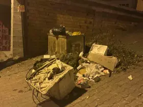 Toplanmayan çöpler tepkilere neden oldu
