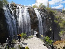 Tortum Şelalesi baharın gelişiyle coştu
