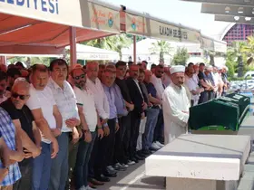 Trafik kazasında hayatını kaybeden genç motosikletçi, son yolculuğuna uğurlandı
