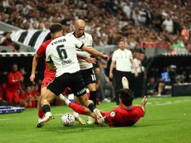 Trendyol Süper Lig: Beşiktaş: 2 - Çorum FK: 0 (İlk yarı)
