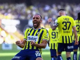 Trendyol Süper Lig: Fenerbahçe: 2 - Eyüpspor: 0 (Maç devam ediyor)
