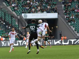 Trendyol Süper Lig: Kocaelispor: 0 - Gaziantep FK: 0 (İlk yarı)
