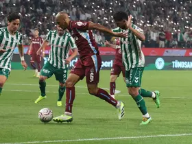 Trendyol Süper Lig: Konyaspor: 1 - Trabzonspor: 0 (İlk yarı)
