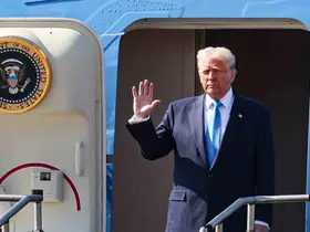 Trump’a Güney Kore’de en yüksek devlet onuru "Mugunghwa Büyük Nişanı" verildi

