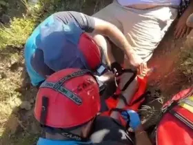 Tunceli’de ayağını burkan genç için ekipler seferber oldu
