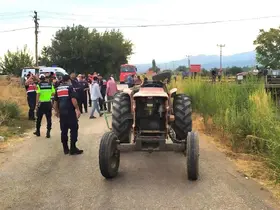 Turgutlu’da traktörün işçi taşıyan kasası devrildi: 4 yaralı
