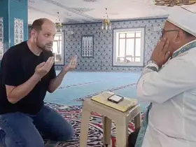 Türk bayraklı nişanın ardından Alman damat Müslüman oldu
