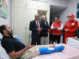 Türk Kızılay Genel Başkanı Yılmaz, Kahire’de Gazzeli hastaları ziyaret etti
