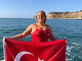 Türk yüzücü Ece Demir, Amerika’da tarihe geçti
