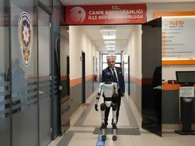 Türkiye’de bir ilk: İnsansı robot nüfusa kaydettirildi

