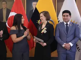 Türkiye’nin Ekvador Büyükelçisi Yalçın’a onur nişanı
