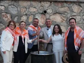 Türkü Akbayram babasının görüntüleriyle duygulandı
