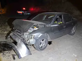 Uçuruma yuvarlanan otomobilde sıkışan sürücü kurtarıldı
