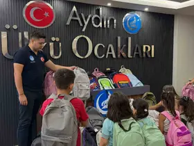 Ülkücülerden öğrencilere kırtasiye desteği
