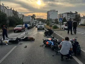 Umurlu’da motosikletler çarpıştı: 3 yaralı

