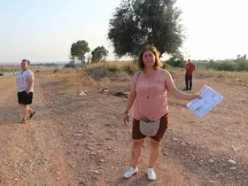 Üniversite yıllarca araziyi işgal etti, belediye istimlak etmeden bulvar geçirdi, şimdi de başkası karpuz ekti
