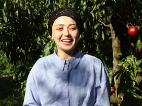 Üniversiteden şeftali tarlasına
