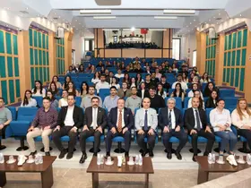 Üniversiteli öğrenciler Denizli OSB Yönetim Kurulu Başkanı Selim Yaymanoğlu ile buluştu
