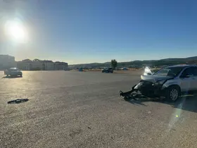 Uşak’ta iki otomobil çarpıştı: 1’i çocuk 3 kişi yaralandı
