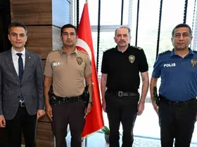 Uşak’ta örnek davranış sergileyen çarşı ve mahalle bekçisine teşekkür belgesi
