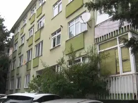 Üsküdar’da rögar patladı: Bodrum katını pis su bastı, apartman sakinleri yardım bekliyor
