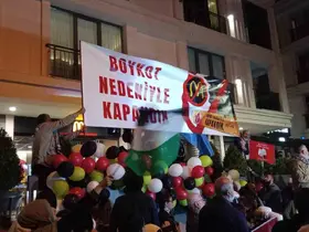 Üsküdar’daki McDonald’s şubesi önündeki protestolar birinci yılında
