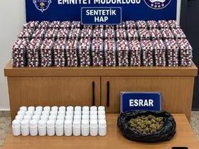 Uyuşturucu taciri binlerce sentetik hap ve esrarla yakalandı
