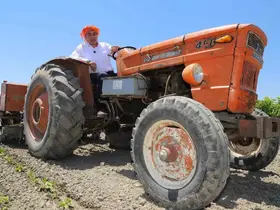 Üzüm hasadında eline makineye kaptıran Saruhanlı Belediye Başkanı yaralandı
