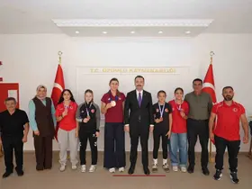 Üzümlü’de başarılı güreşçilerden Kaymakam Hökelekli’ye ziyaret
