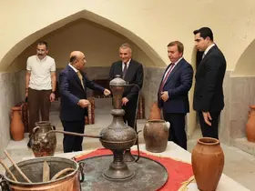 Vali Aydoğdu, Kemah’ta esnaf ve vatandaşlarla bir araya geldi
